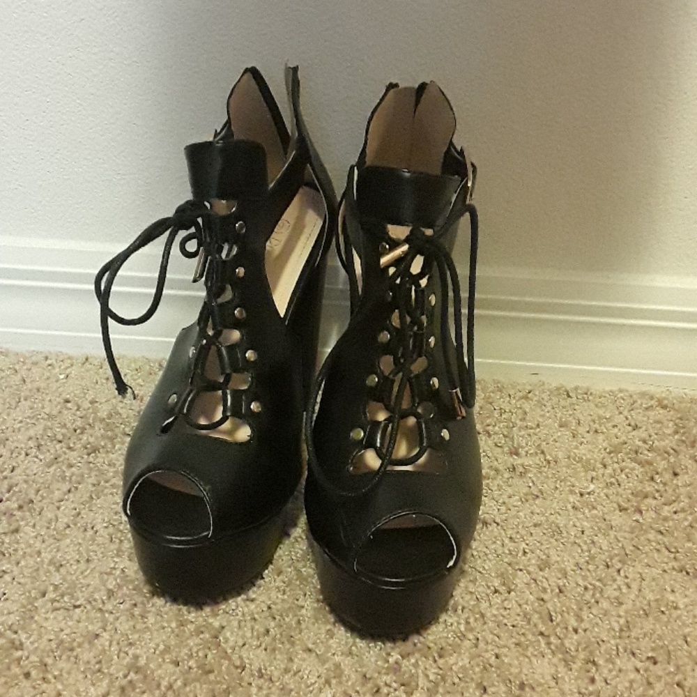 Platform Sandals - Picture 2 of 4